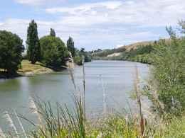 CHAPTER 4. HAWKES BAY 68 The only realistic route between Wairoa and Napier follows SH2 all the way.