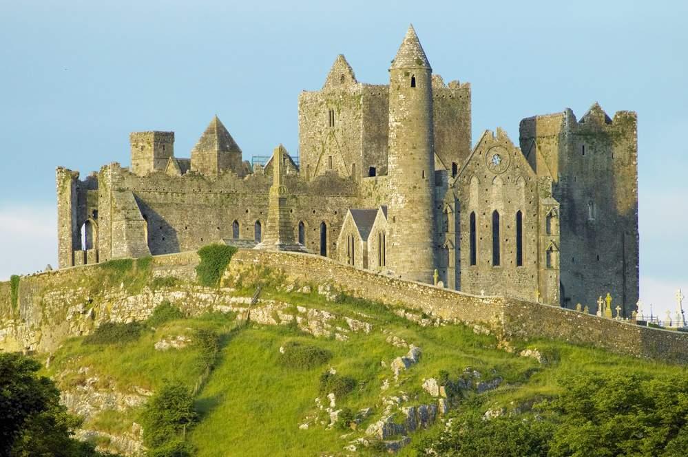 The Great Castles of Ireland DISCOVER IRELAND S HISTORY THROUGH THE WINDOWS OF ITS MOST CELEBRATED MONUMENTS A