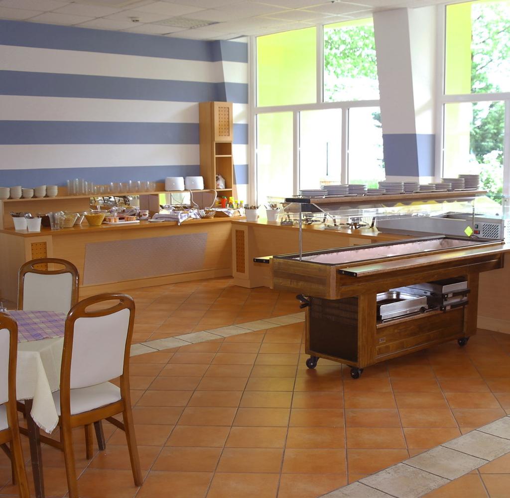 The guests of our hotel can taste both the specialties of the Hungarian cuisine and also the meals of other countries.