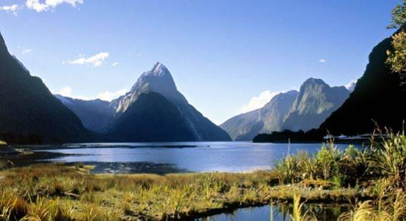 Day, 09 March 2018 This morning you will be met at your accommodation by your private helicopter for a scenic excursion to spectacular Milford Sound.
