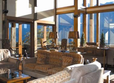 Built in the grand style of the finest alpine Lodges, Blanket Bay has received international accolades since opening in 1999.
