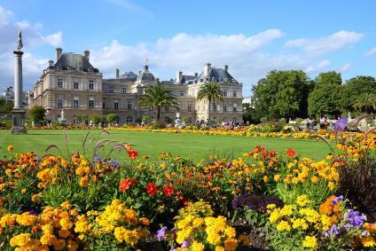 0.5 KM, 8 minutes by walking 12:55 Luxembourg Gardens Rating: Parks & Gardens Visit Time: 1 hour With flowers all over the Luxembourg Gardens (Paris), green grass and statuses spread all over its