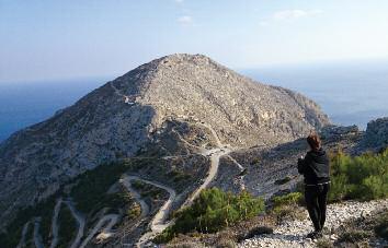 Pyrgos, Profitis Ilias, Ancient Thera, Kamari One of the oldest paths of the island Nikos Boutsinis www.santoriniwalkingtours.