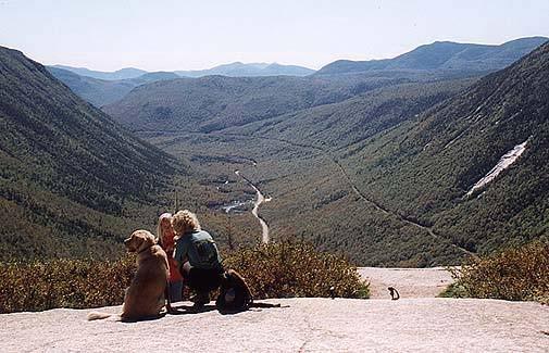 Mount Willard Round trip Distance : 3 1/4 miles Walking time : 2 1/2 hours Vertical rise : 925 feet Perhaps the most popular hiking trail in the Crawford Notch region, this well traveled 1.