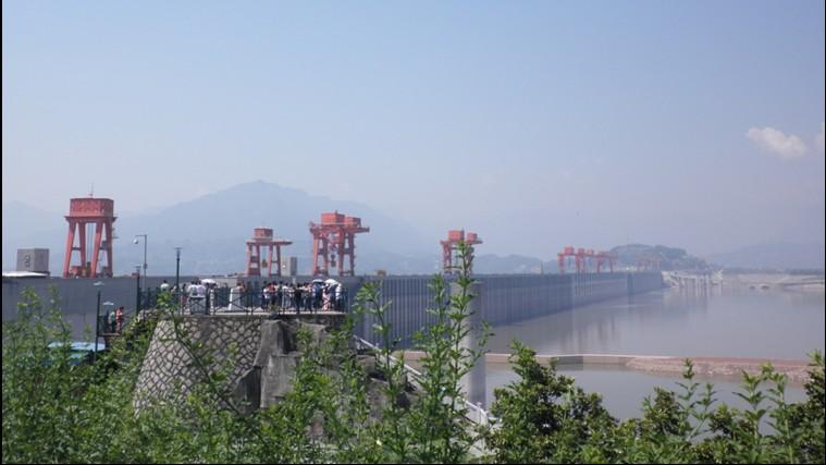 Naslage donjeg trijasa koje uključuju i granicu induana i olenekija Četvrti dan ekskurzije bio je predviđen za posjet najvećoj brani na svijetu, na rijeci Yangtze