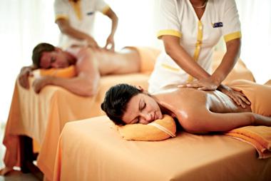 During your holiday in Andalusia, you can enjoy the ancient techniques on offer at the SPA Sensations THAI ZEN in the hotel IBEROSTAR Andalucía Playa.