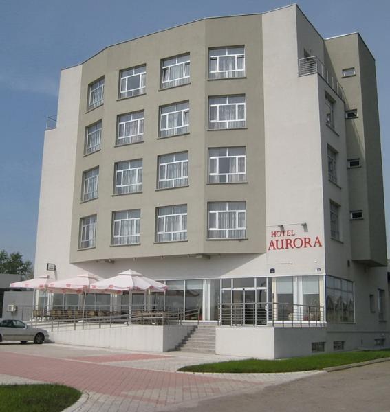 4.1.4 Hotel Aurora*** Hotel Aurora is picturesquely situated on the banks of the Danube River overlooking the Petrovaradin Fortress in the centre