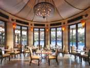 centra u okviru koga je i Ski Dubai. Hotel raspolaže sa 292 sobe raspoređene na 8 spratova.
