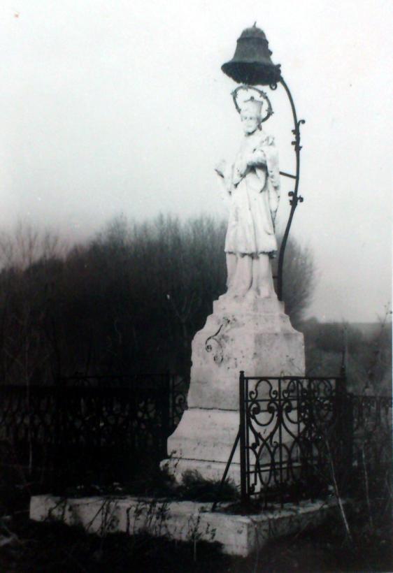 raspetoga Krista koje svetac drži u lijevoj ruci, a ista su oštećenja vidljiva na fotografijama iz 1979. godine. 152 Slika 30. Kip sv.