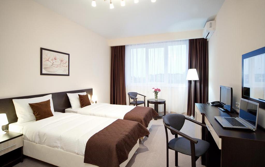 ROOMS 8 806 rooms Standard rooms Standard Comfort with 2 rooms Standard rooms for people with limited mobility with 1 or 2 rooms Suites with 2 or 3 rooms Apartments with kitchen with 1 or 2 rooms The