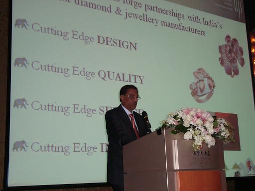 Mr. Vasant Mehta made a presentation on Indian Gem & Jewellery industry & on the upcoming show IIJS Signature 2012 scheduled from 6 th 9 th Jan 2012. Mr.