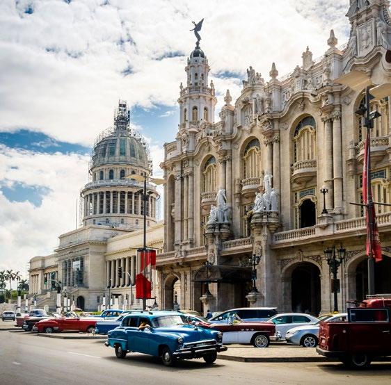 Although today, Havana is a sprawling metropolis of more than 2 million people, the old center retains an interesting mix of Baroque and neoclassical monuments, beautiful balconies and courtyards.
