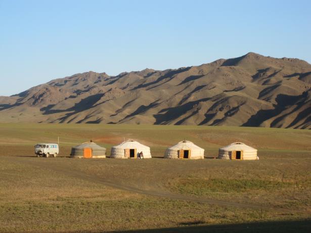 Cfa vlažna, suptropska klima B 1 k i B 2 k klima pustinja i stepa umjerenih širina (35-60 N) republike bivšeg SSSR-a (uz Crno more), Mongolija (pustinja Gobi), Argentina (Patagonija), Mađarska