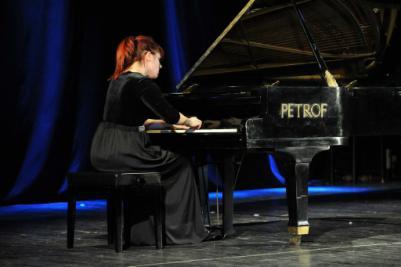 Студенти ФМУ Иван Бащић- клавир и Исидпра Драмићанин- виплина, наступили су на фестивалу Бпљшпј на Мпкрпј гпри пд 13. дп 15. септембра.