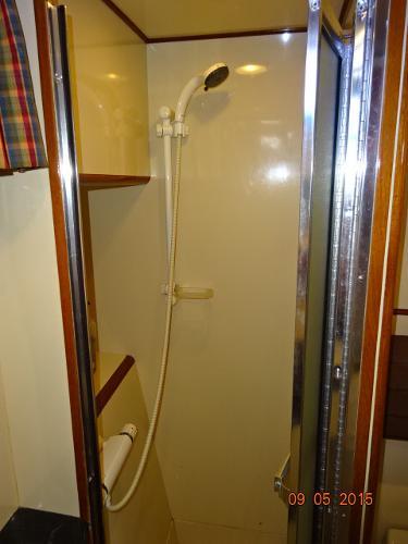 stateroom shower 54' Ocean