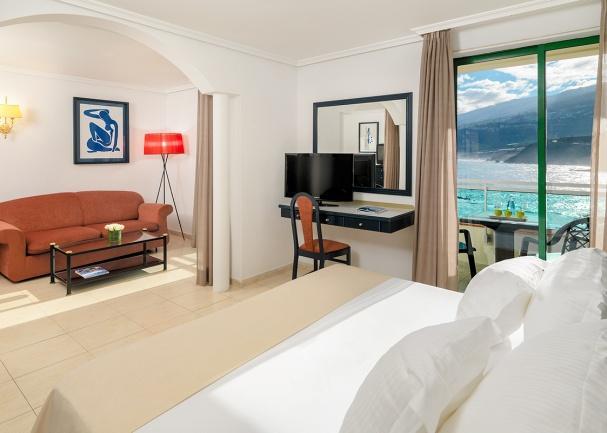 Rooms The rooms at the H10 Tenerife Playa are equipped with all the amenities you might need for a comfortable
