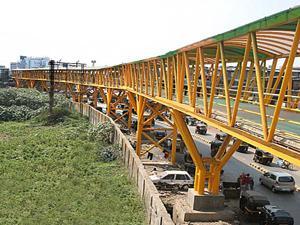 Skywalk way from Bandra station (E) to Kalanagar, Mumbai - SATIS Value of the works INR 130 million (EUR 2.