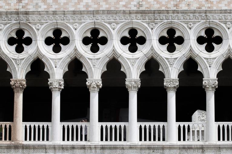SKIP THE LINE DOGES PALACE MORNING TOUR (1h) ** FREE SALE ** During the magnificent Doge's Palace tour you will be accompained by our expert guide during an hour walking tour inside the Doge's