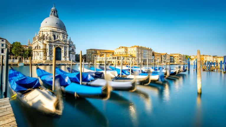 An essential tour for the understanding of Venice.