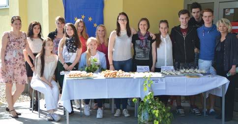 Evrošola Profesorski zbor in ravnateljica Srednje šole Slovenska Bistrica Priznanja šole za najvišje dosežke na predmetnih in interesnih področjih v šolskem letu 2014/2015 bo prejelo 81 dijakov za