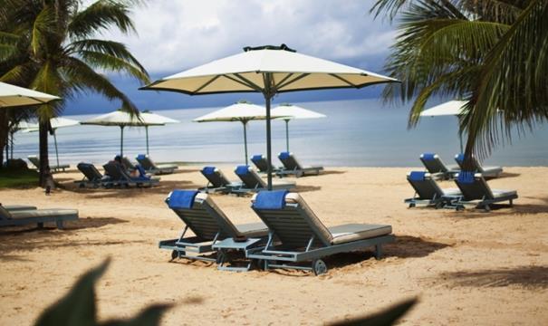 The other type are the super-posh and luxurious hotels targeted at high-end guests for US$100 - $180/room/night such as La Veranda Resort Phu Quoc or Chen Sea Resort & Spa.