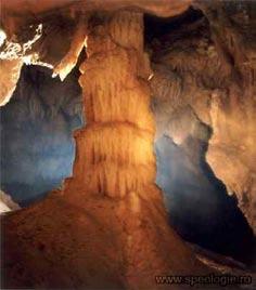 the country, due to its karstic formations. On a road linking Cloşani Cave to Piatra Mare Peak, in the Cloşani Mountains, lies the cave Cioaca cu Brebenei.