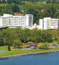 Rotorua and Surrounds Novotel Rotorua Lakeside Experience well appointed guest rooms set amongst parkland on the picturesque shores of Lake Rotorua. City Centre 290m Map page 33 Ref.