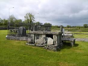 Mountmellick, immediately south of the N80. The site is marked on the 1st edition OS map as "R.C. Chapel" and "Grave Yd" and on the 2nd edition as "School" and "Grave Yard".