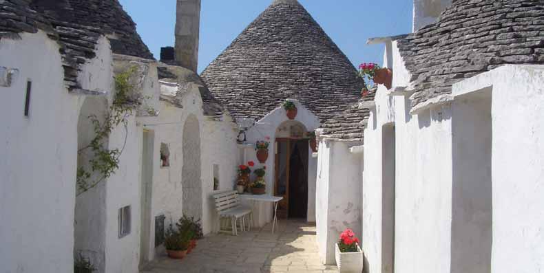 APULIA - THE HEART OF THE MEDITERRANEAN Through olive groves and along an idyllic coast Self-guided tour approx.