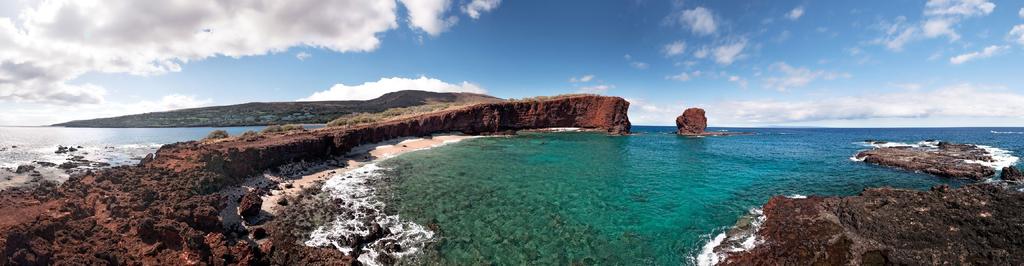 Location On the sixth-largest Hawaiian island covering just 90,000 acres (36,422 hectares) nine miles (14.