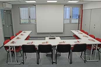 Neptuno Meeting Room Natural light. Whiteboard, flipchart or projector on request. Wi-Fi included.