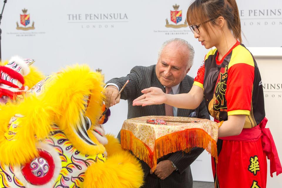 The Honourable Sir Michael Kadoorie dotting the eye of the lion at