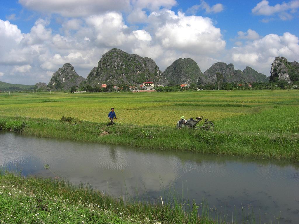 ARENU Invites You On A Journey To Wonderful Vietnam September 20-30, 2018 $ 3,569 pp dbl $ 4,189 single Vietnam. Different. Intriguing. Spectacular.