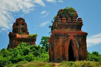 Thap Banh It - Silver Tower 18 km from Seagull Hotel. Located on a high hill just outside Quy Nhon, Banh It tower is a group of four towers remaining from an ancient tower group.