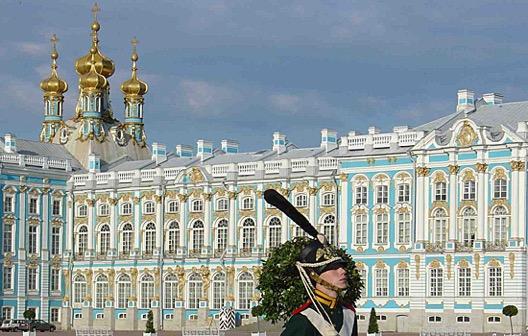DAY 9 St. Petersburg Spend a day outside of the city to see one of the grandest palaces in Europe: Catherine s Palace in Pushkin, an extraordinary example of Russian and European architecture.