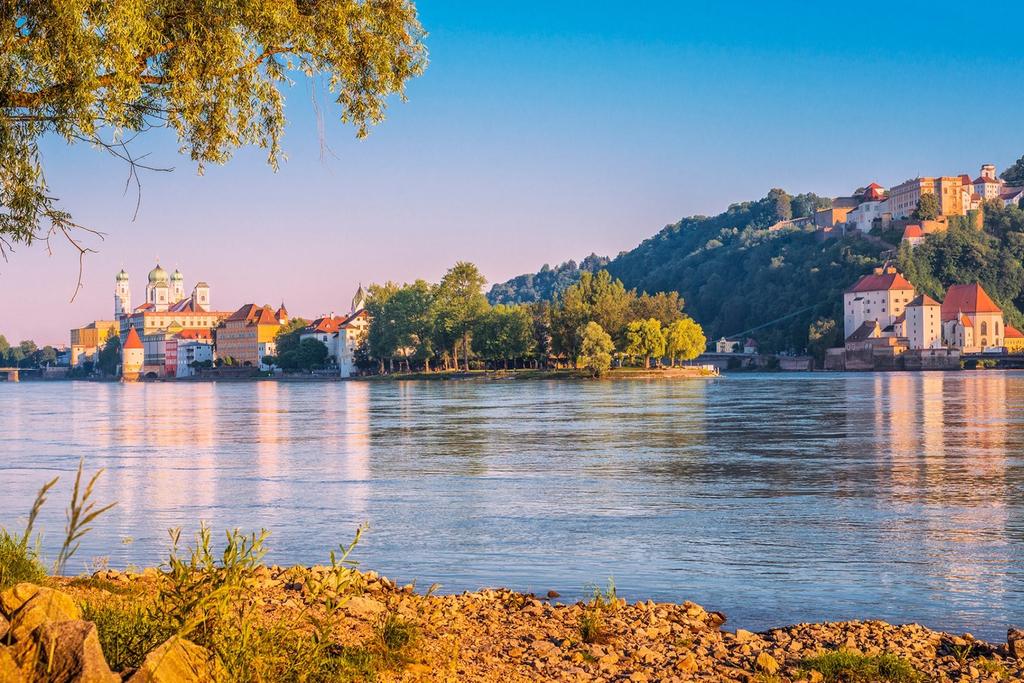 3 Night Land & 7 Night Cruise Prague to Budapest Countries Include: AUSTRIA, GERMANY, HUNGARY, SLOVAKIA Rivers Include: DANUBE Framed by rolling hillsides, lush vineyards, and medieval castles, the
