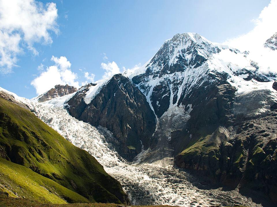 #10 Pindari Glacier Trek Region: Uttarakhand Duration: 08 to 10 days Grade: Easy to Moderate Max Altitude: 12,300 Ft.