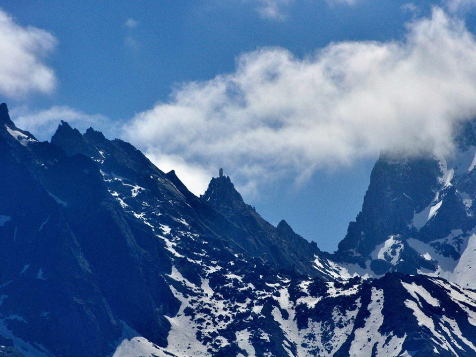 #14 Kinnaur Kailash Circuit Trek Region: Himachal Pradesh Duration: 9-12 days Grade: Difficult Max Altitude: 15,004 Ft.