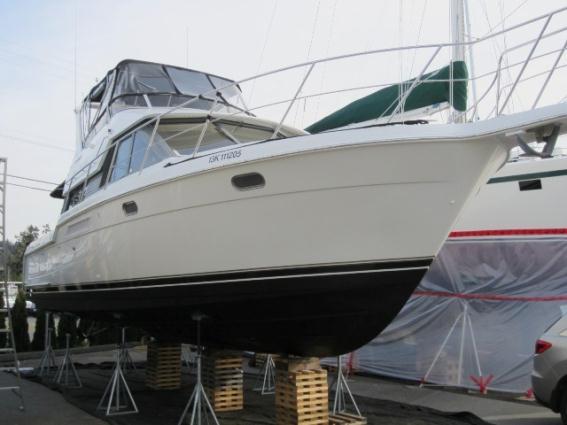 1997 Well equipped for year round, comfortable all-weather cruising including: Twin Cummins 6 cylinder "B" series 250hp (approximately 1700hrs) Trolling valve including wiring & mounting hardware for