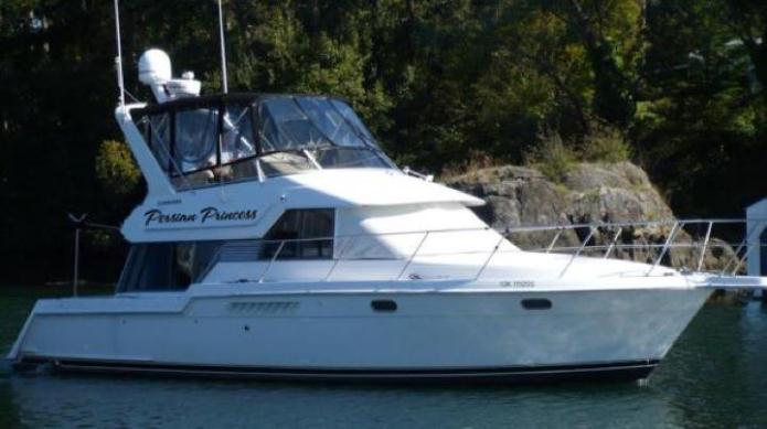 2500w inverter w/upgraded battery banks Spacious, bright galley space w/10 cubic ft refrigerator/freezer, microwave oven, propane stove & oven Comfortable accommodations in two staterooms,