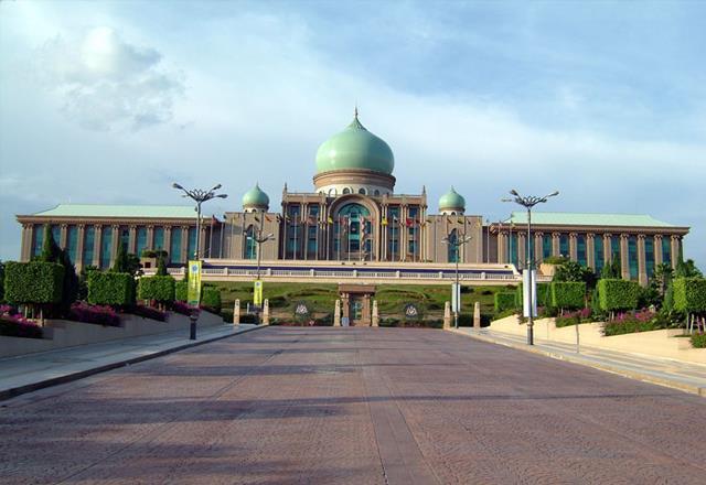 16.6. Places of Interest Federal Territory of Putrajaya An array of monumental architecture, lush and manicured greenery, is on display at Putrajaya.