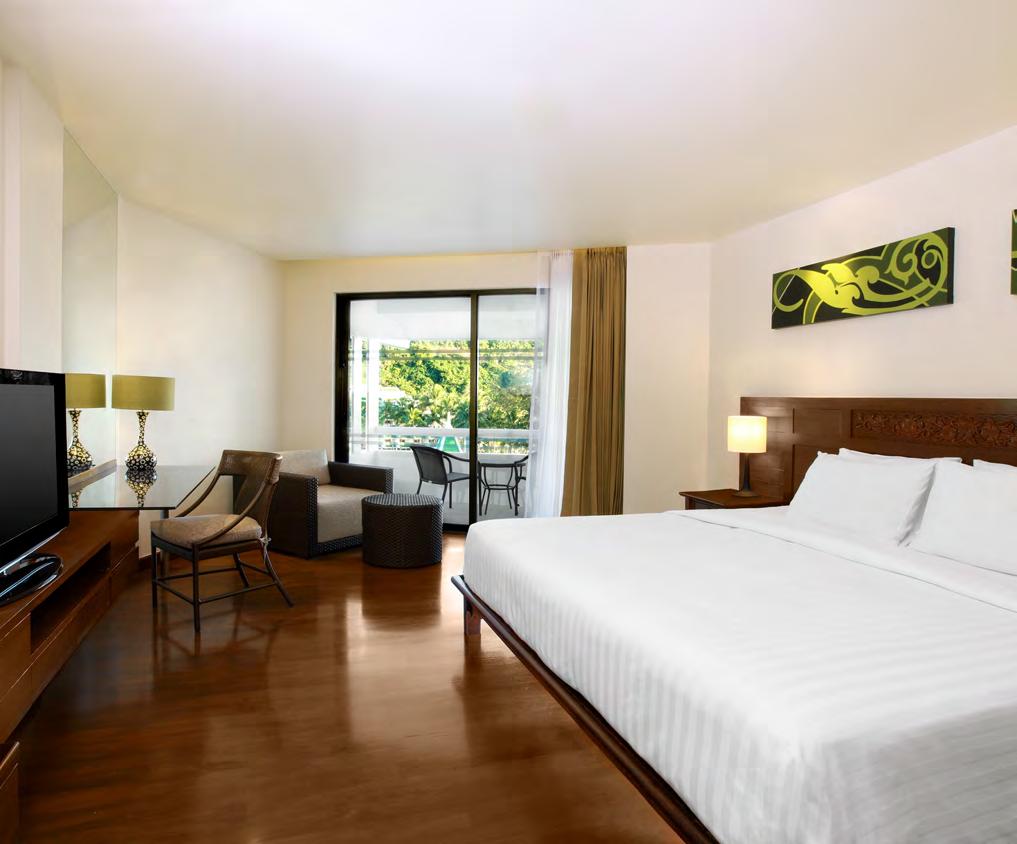 DELUXE ROOMS 398 FT 2 / 37 M 2 154 Deluxe Rooms Private Balcony with Tropical Views Rainfall Shower 37 LCD TV 2017 Marriott