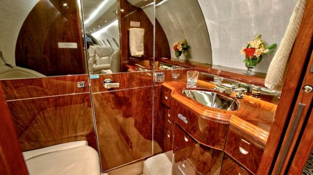 PRIVATE AFT LAVATORY Belted Seat