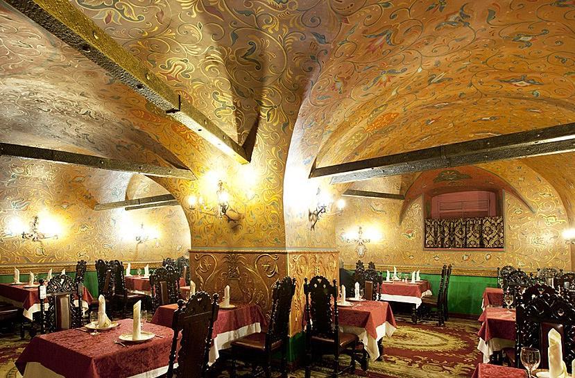 Restaurant Godunov Godunov is a classical Russian restaurant located in the center of Moscow.