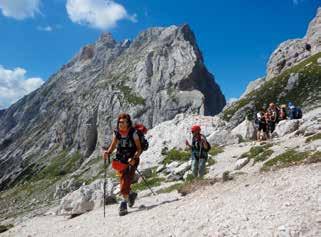 520 člani planinci, plezalci, gorniki, alpinisti, turnimi kolesarji in smučarji, ljubitelji gorske narave, z mladimi in najmlajšimi zagnanimi