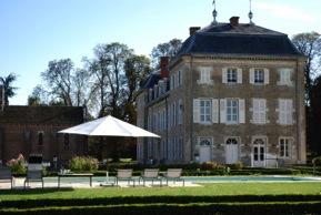 Description of the Chateau The Chateau de Varennes is belonging to the same aristocratic family for four centuries.
