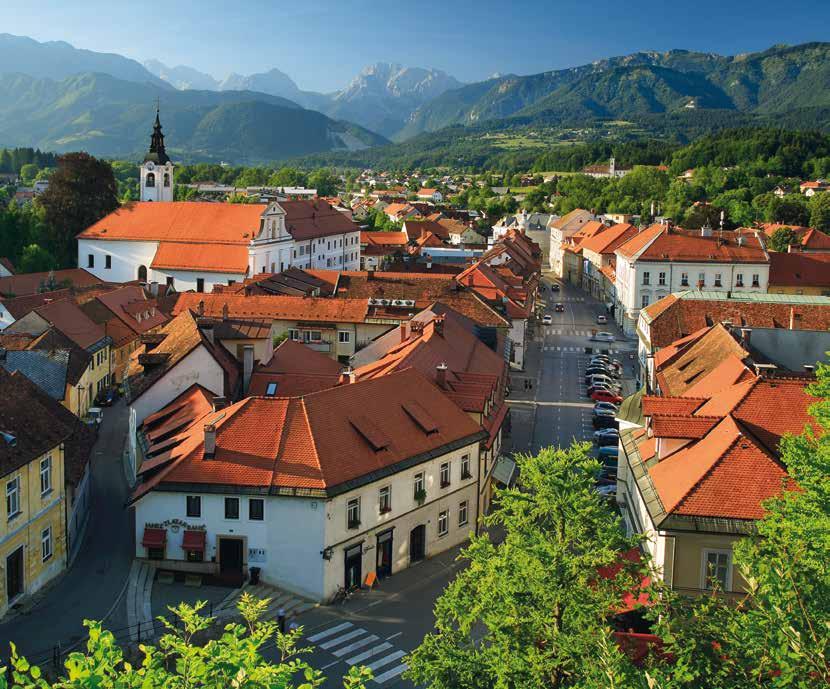 si KAMNIK A colourful palette of flavours, familiarity, relaxation, nature, history and adventure this is what the town of Kamnik, lying in the bosom of the Kamnik Alps, has to offer visitors.