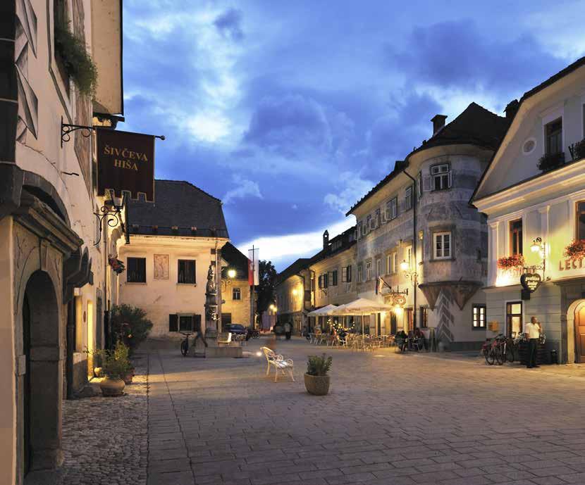 si RADOVLJICA In the Alpine area between Jelovica and the Karavanke range, a town has stood on the river terraces above the confluence of the Sava Bohinjka and Sava Dolinka since the 14 th century,