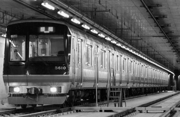 Railway Operators Kyoto Subway s Series 51 at Tozai s Daigo Depot Kokusaikaikan-mae to Nara using six-car train sets running at intervals of 4 to 7 minutes.
