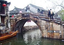In the Spring and Autumn Period (770-476 BC), Zhouzhuang was a part of the fief Yaocheng and called Zhenfengli.